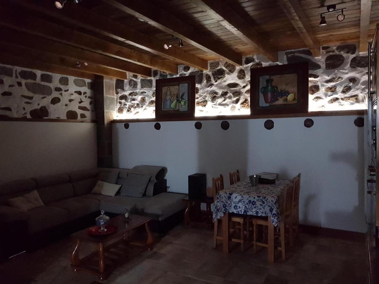 Cho Almeida Vega de San Mateo Luaran gambar